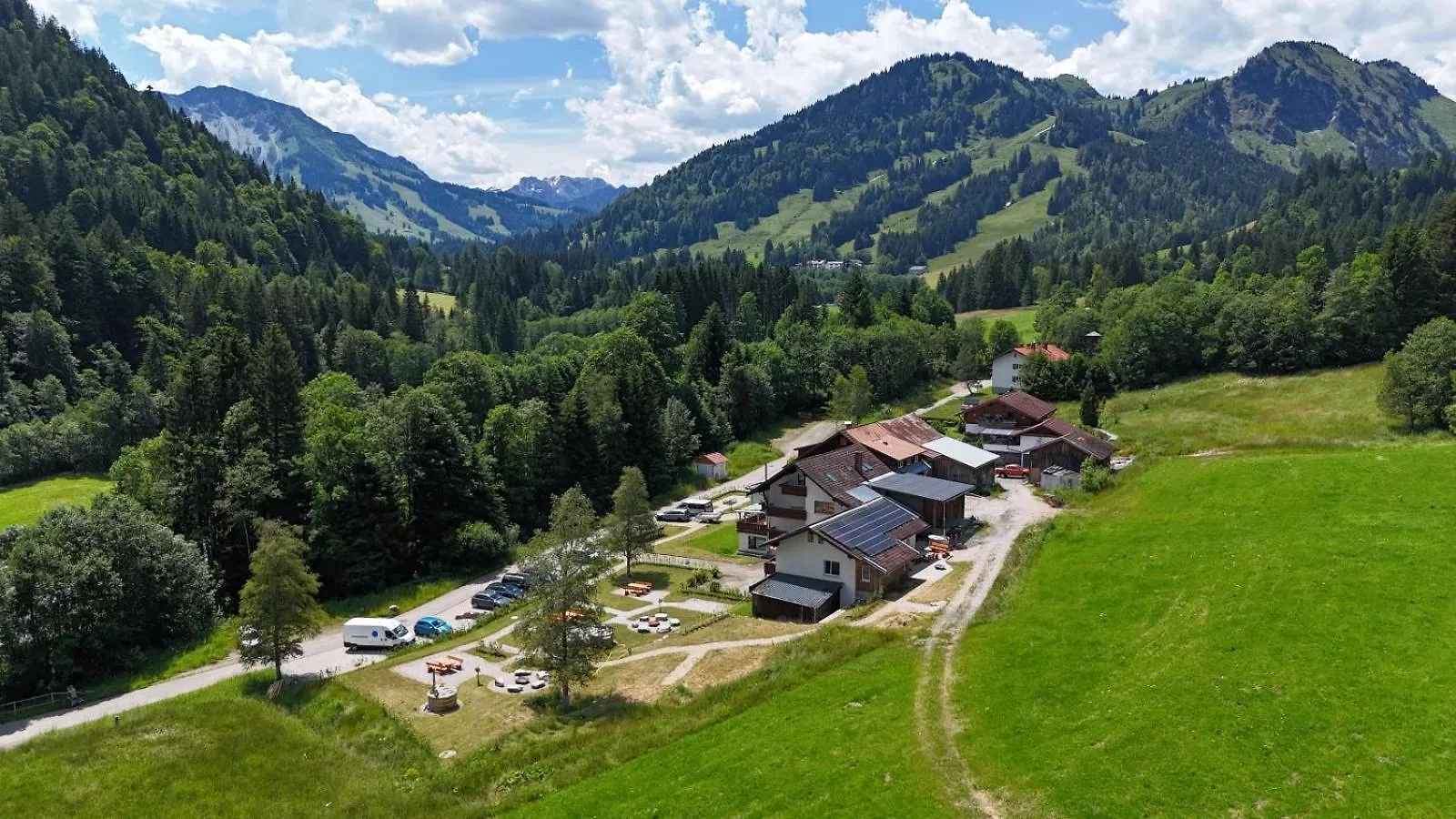 Schoene Fewo Im Allgaeu Fuer Bis Zu 10 Pers. バート・ヒンデラング